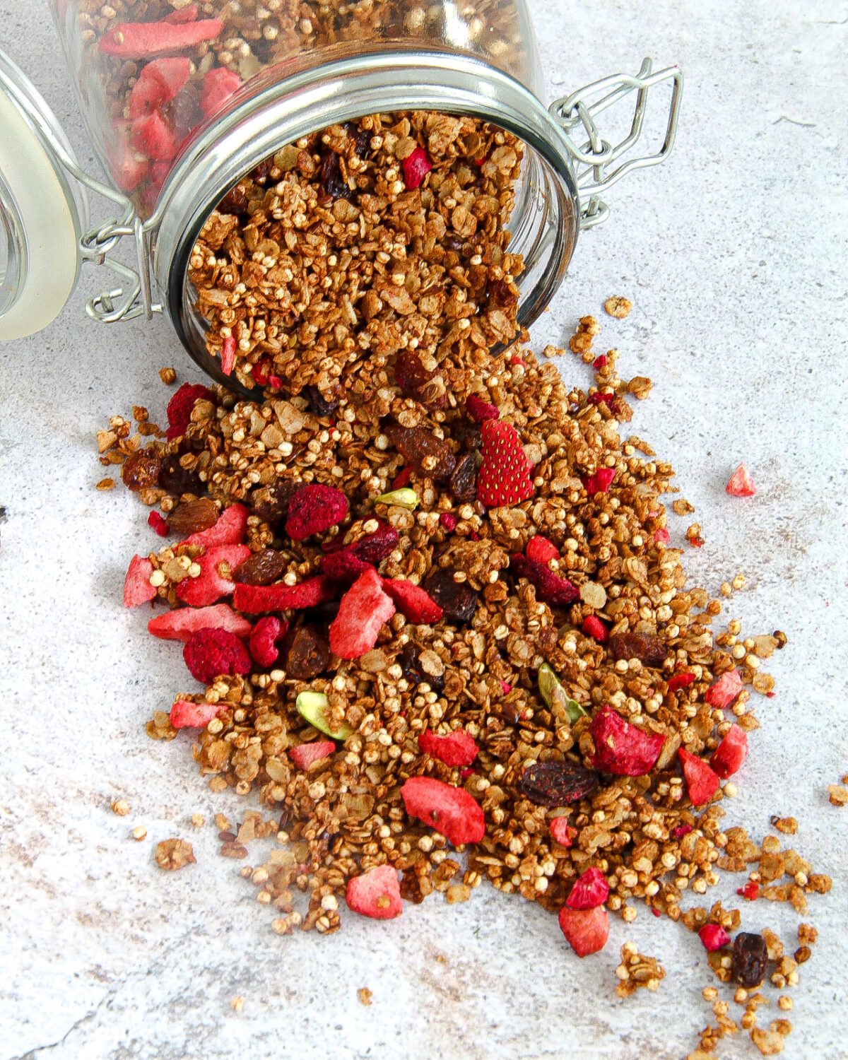 Zelf granola maken met rood fruit zo maak je het