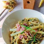 Spaghetti met witte asperges, spinazie & hamreepjes